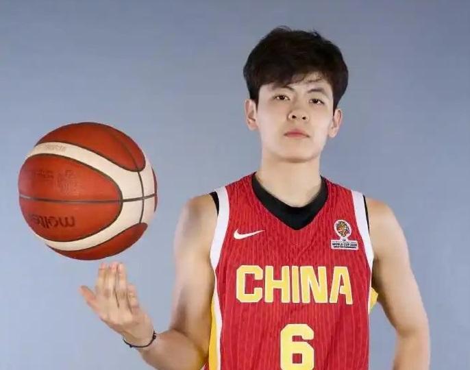 开云体育下载-接棒！杨舒予成为中国女篮新队长